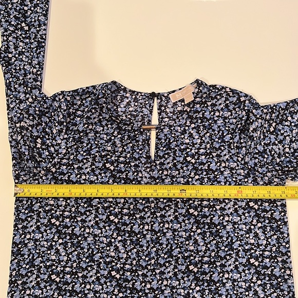 Michael Kors gorgeous navy blue floral blouse Keyhole front opening long sleeves - Picture 9 of 12